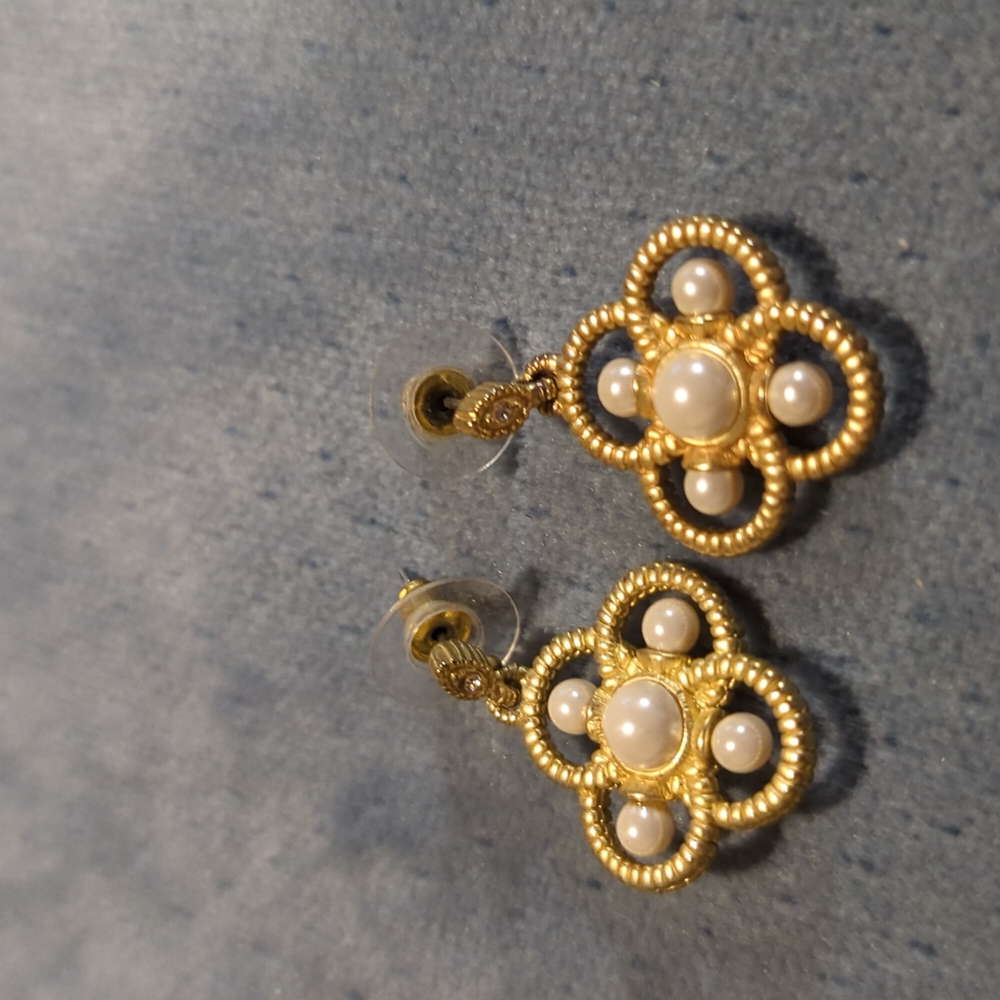 Earrings - Picture 1 of 1